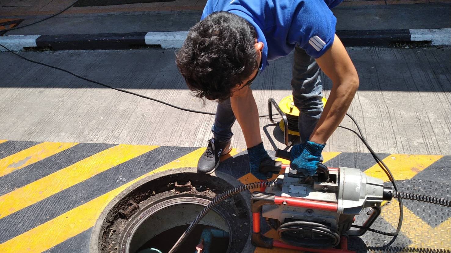 Service for drilling blocked pipes and stripping cleaning pipes